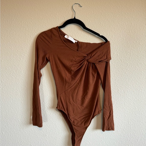 ASTR Off Shoulder Maricopa Body Suit - Picture 6 of 8